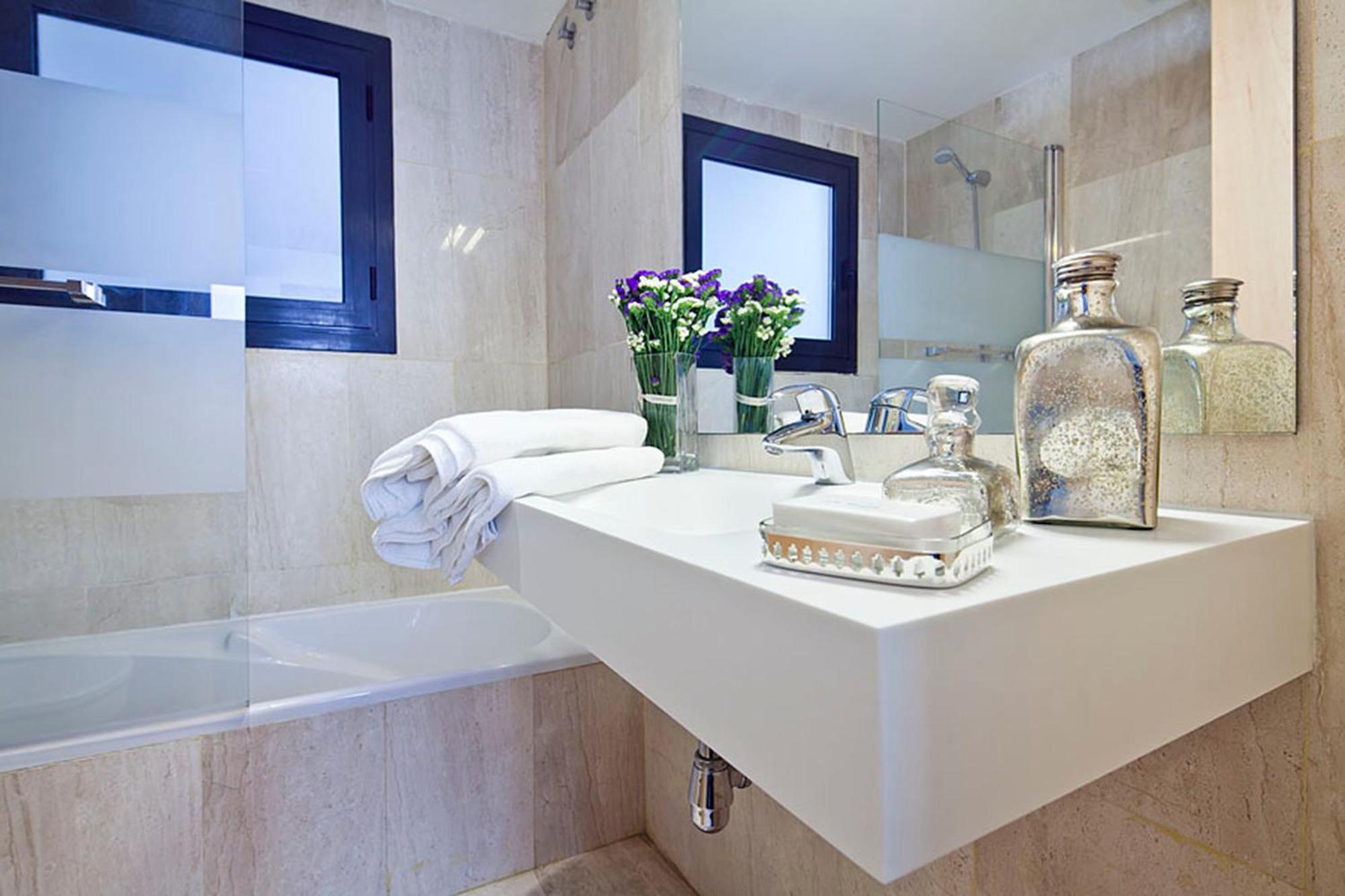 Apartment Barcelona Rentals - Private Pool And Garden Center Room photo