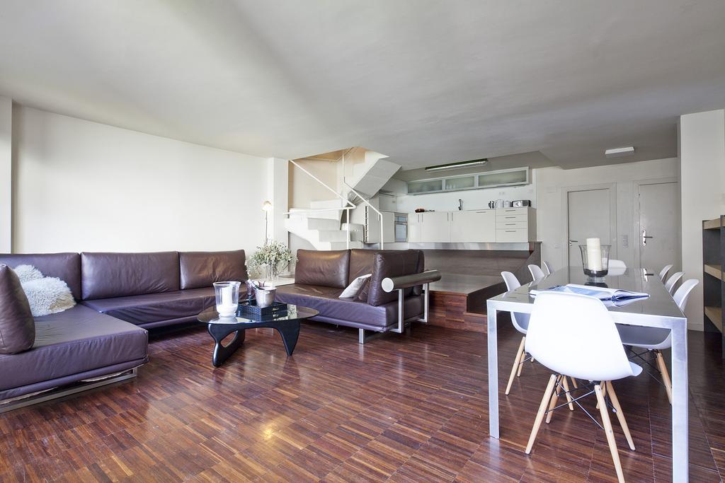 Apartment Barcelona Rentals - Private Pool And Garden Center Exterior photo